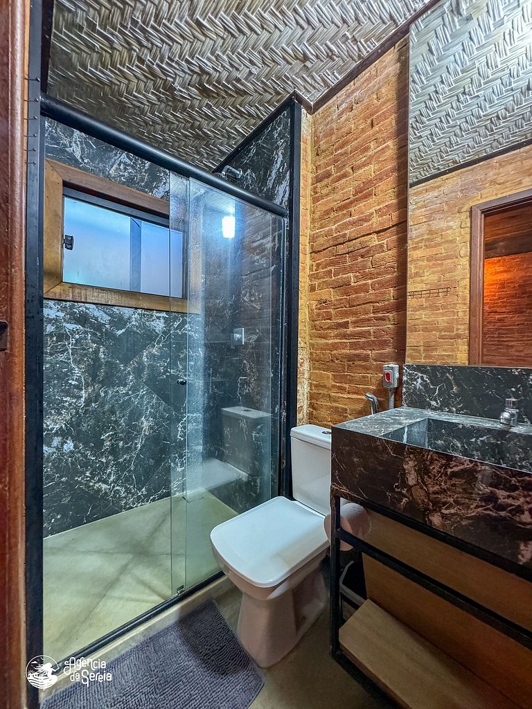 Casa espaçosa no centro, c/ jacuzzi e churrasq.