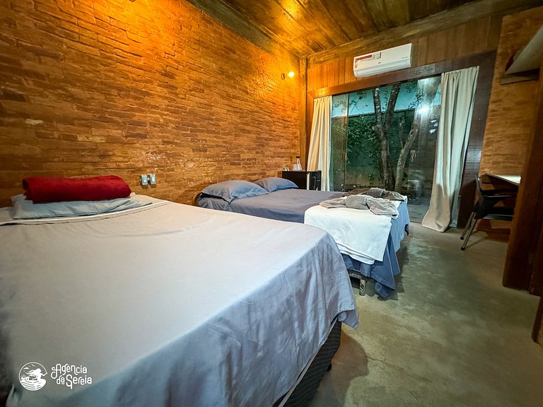 Casa espaçosa no centro, c/ jacuzzi e churrasq.