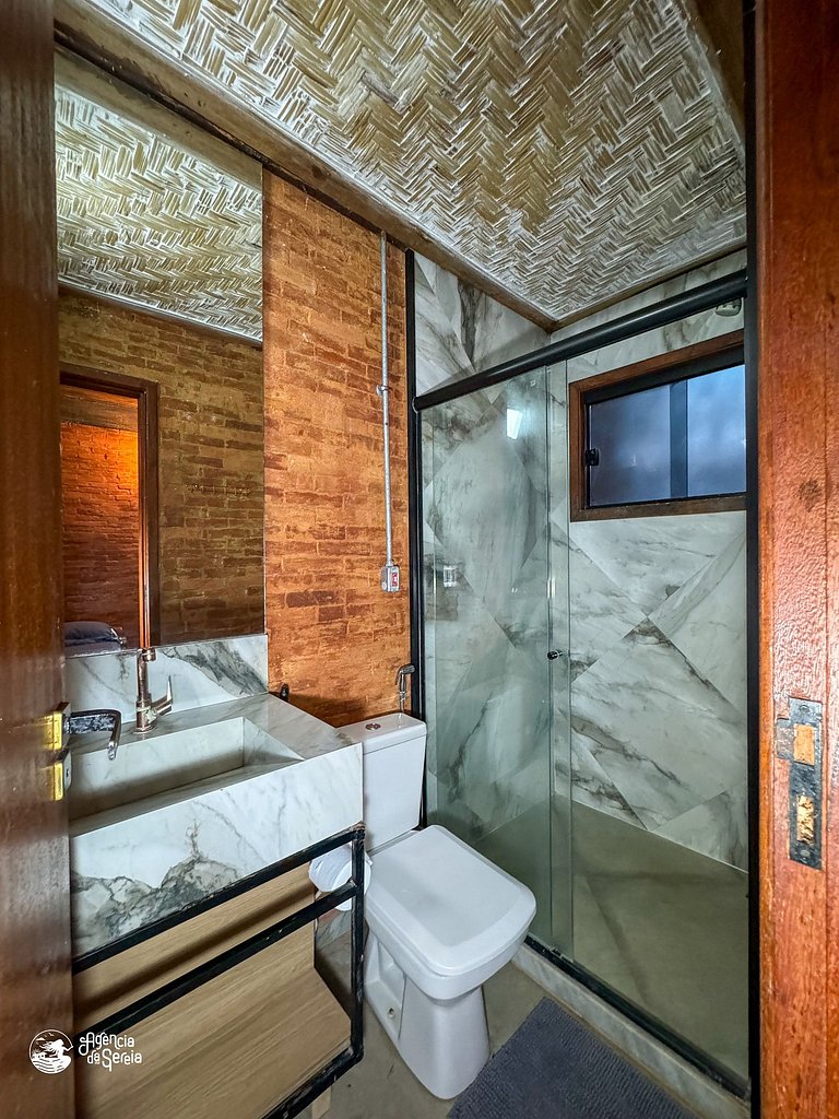 Casa espaçosa no centro, c/ jacuzzi e churrasq.