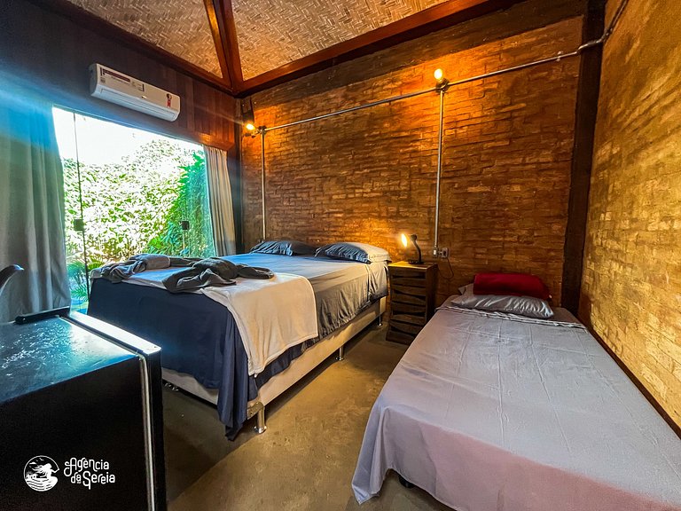 Casa espaçosa no centro, c/ jacuzzi e churrasq.