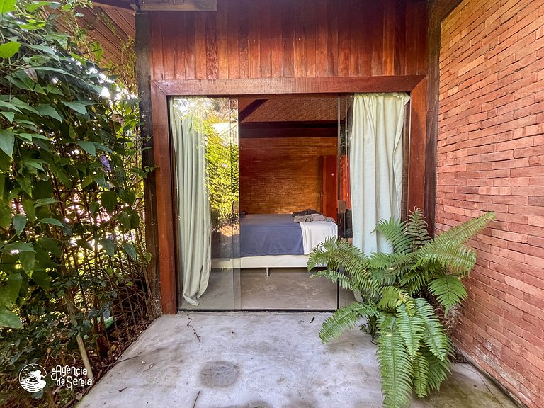 Casa espaçosa no centro, c/ jacuzzi e churrasq.