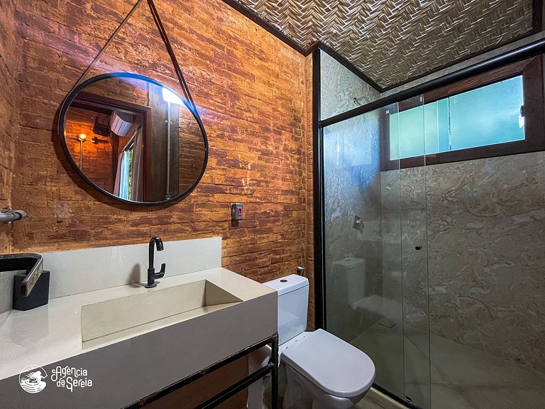 Casa espaçosa no centro, c/ jacuzzi e churrasq.