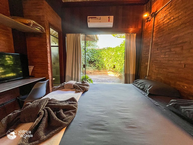Casa espaçosa no centro, c/ jacuzzi e churrasq.