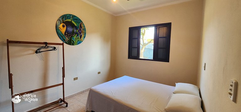 Aconchegante casa c/ jardim a 400m da praia