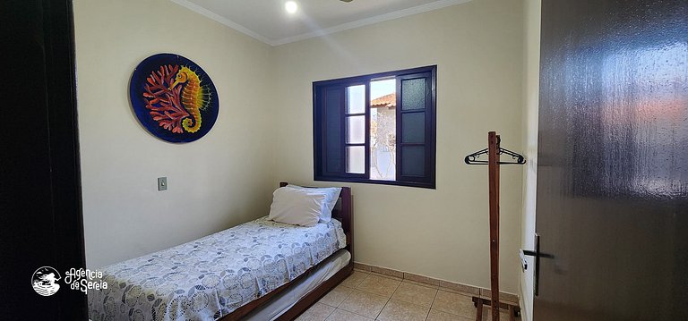 Aconchegante casa c/ jardim a 400m da praia