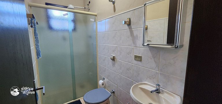 Aconchegante casa c/ jardim a 400m da praia