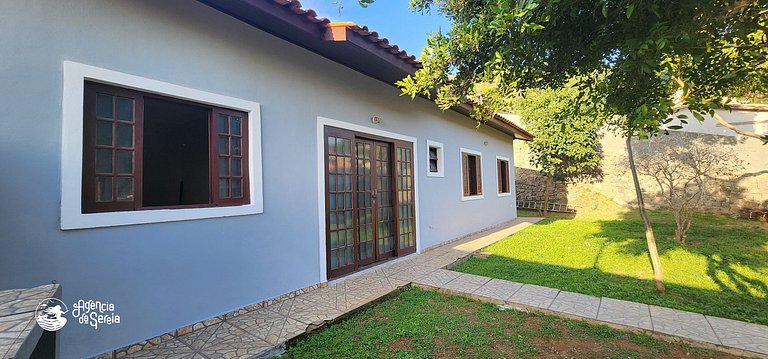 Aconchegante casa c/ jardim a 400m da praia
