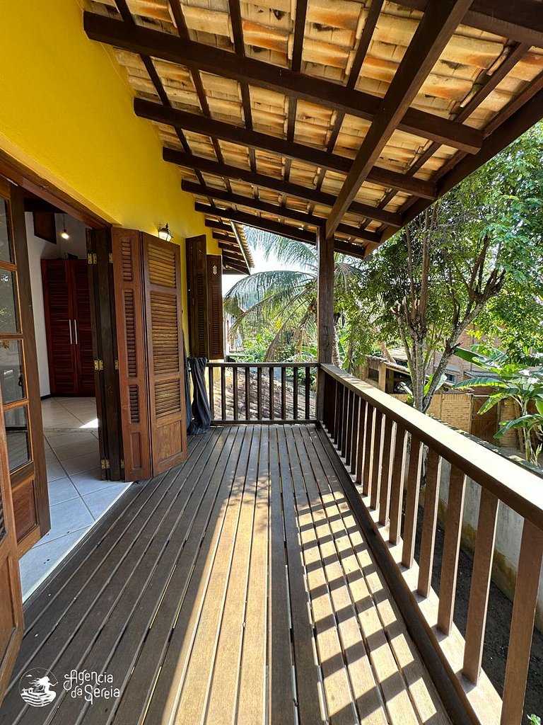 Casa com quintal e churrasqueira, perto Perequê