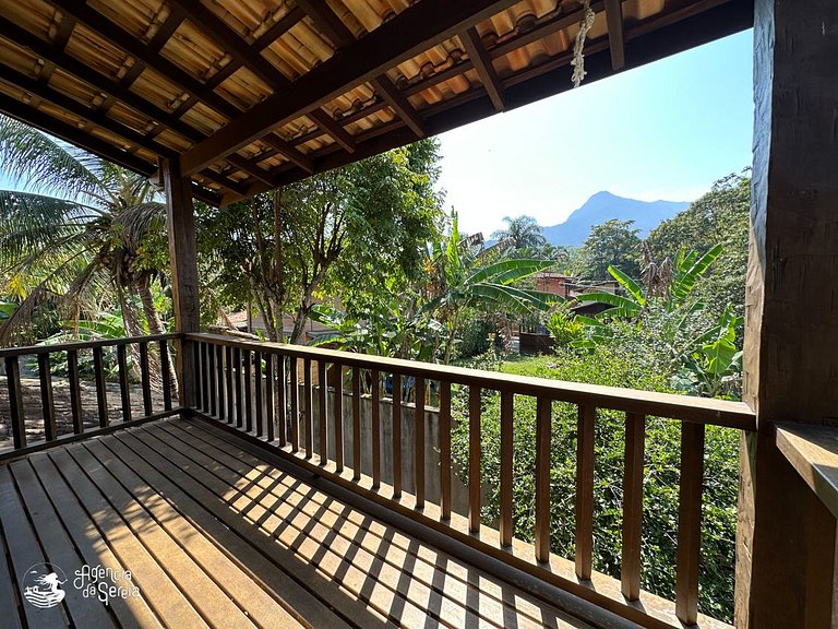Casa com quintal e churrasqueira, perto Perequê