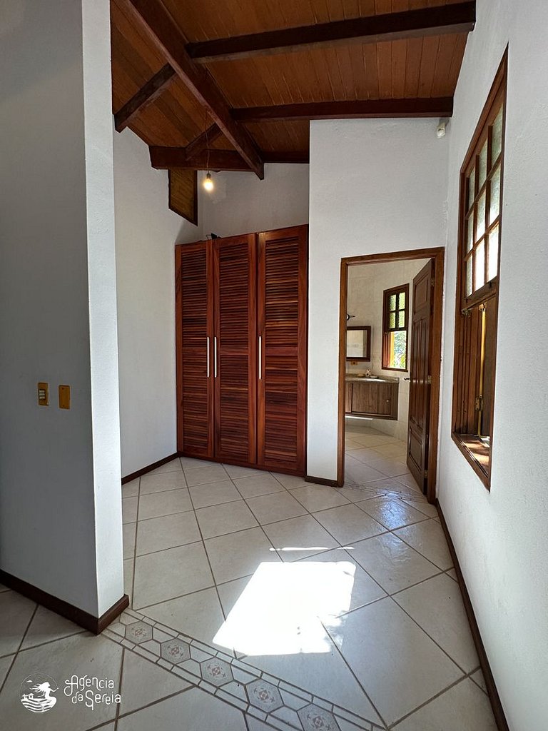 Casa com quintal e churrasqueira, perto Perequê
