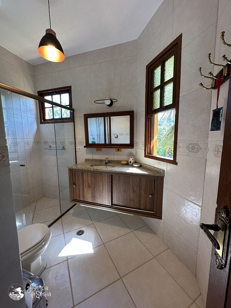Casa com quintal e churrasqueira, perto Perequê