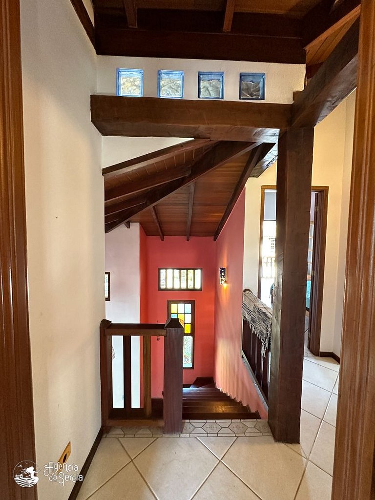 Casa com quintal e churrasqueira, perto Perequê