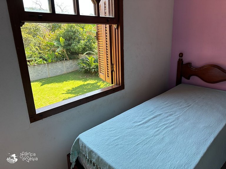 Casa com quintal e churrasqueira, perto Perequê