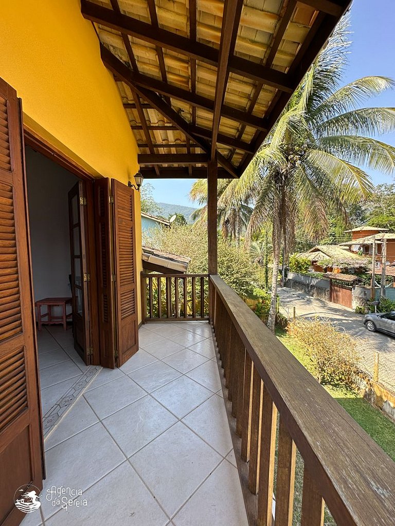 Casa com quintal e churrasqueira, perto Perequê