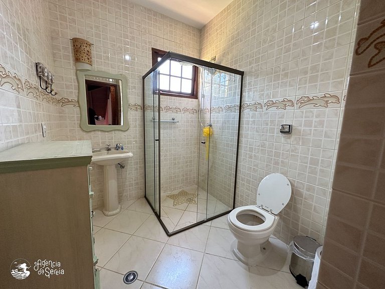 Casa com quintal e churrasqueira, perto Perequê