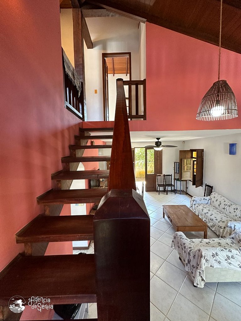 Casa com quintal e churrasqueira, perto Perequê