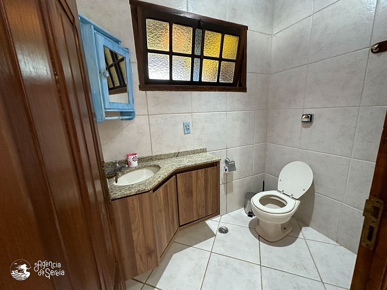 Casa com quintal e churrasqueira, perto Perequê