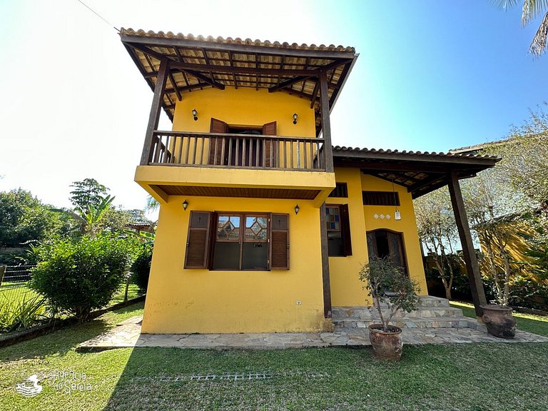 Casa com quintal e churrasqueira, perto Perequê