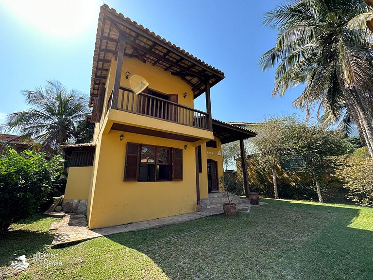 Casa com quintal e churrasqueira, perto Perequê