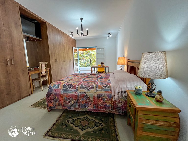 Linda casa com piscina a 150m da praia Perequê