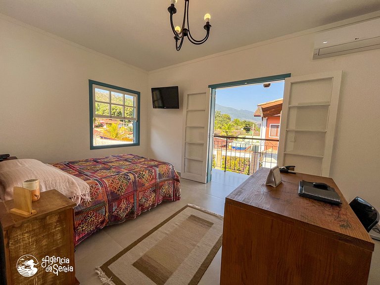 Linda casa com piscina a 150m da praia Perequê
