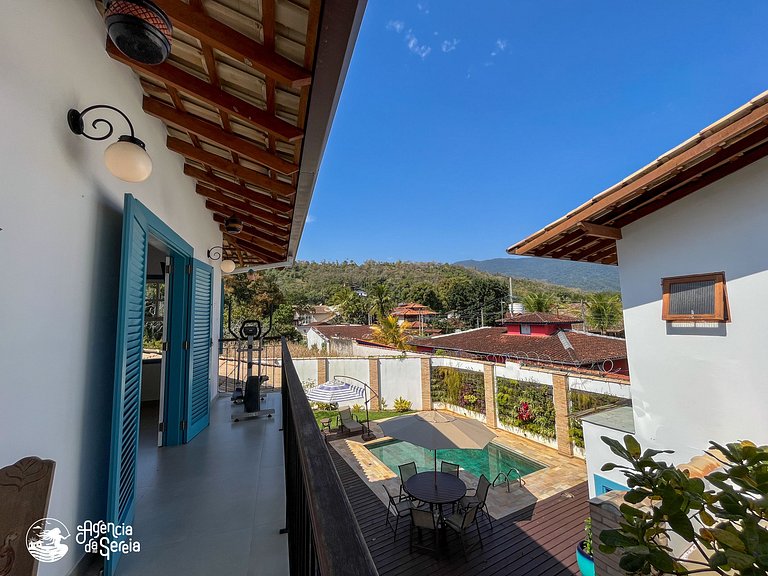 Linda casa com piscina a 150m da praia Perequê