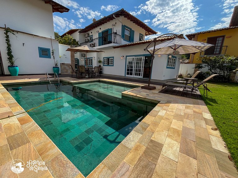 Linda casa com piscina a 150m da praia Perequê