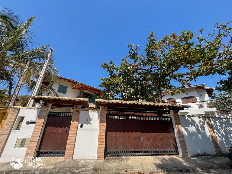 Linda casa com piscina a 150m da praia Perequê