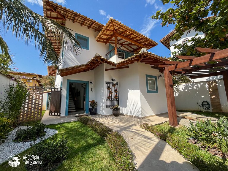 Linda casa com piscina a 150m da praia Perequê