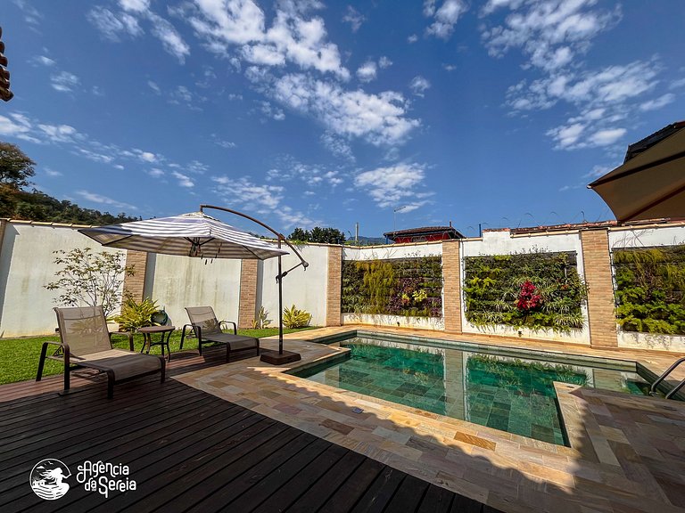 Linda casa com piscina a 150m da praia Perequê