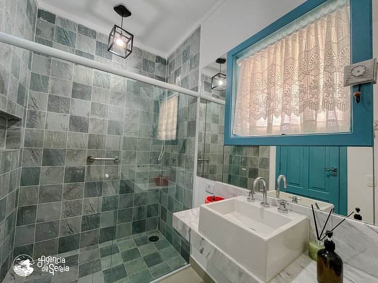 Linda casa com piscina a 150m da praia Perequê