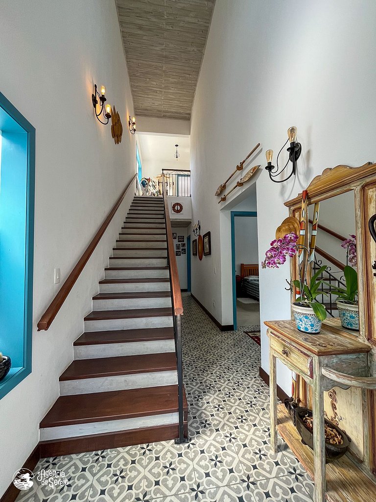 Linda casa com piscina a 150m da praia Perequê