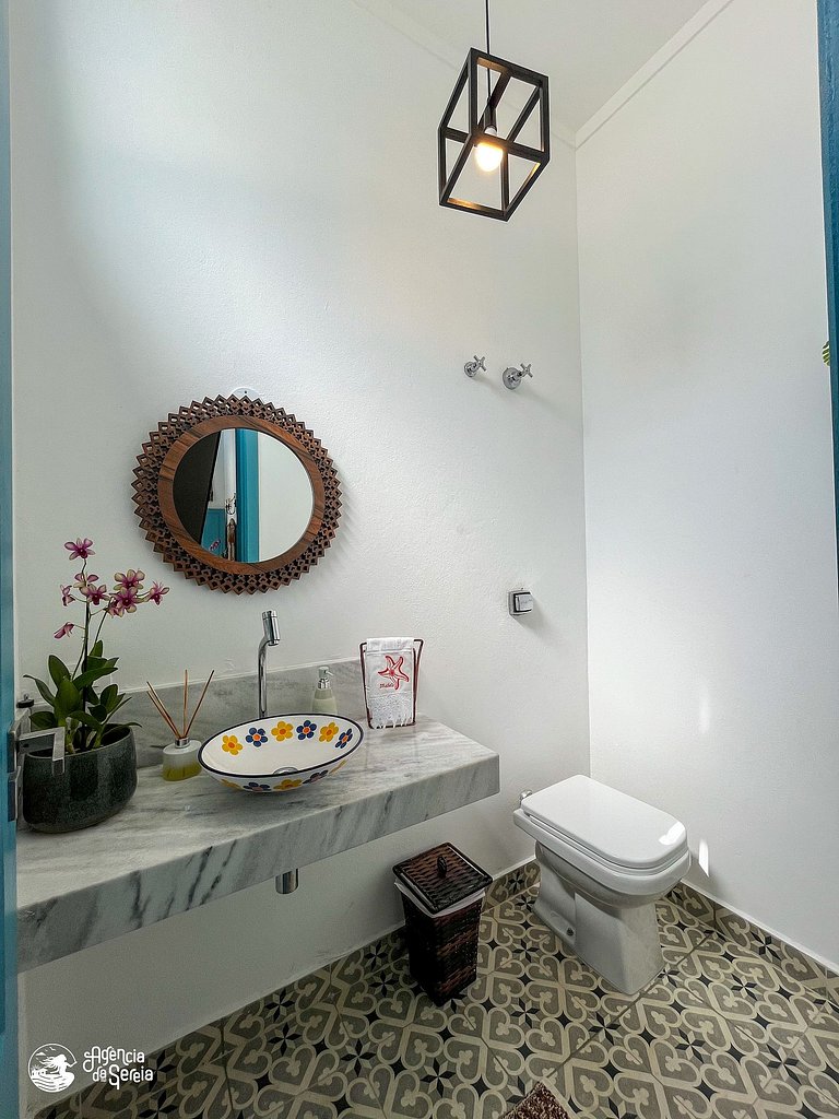 Linda casa com piscina a 150m da praia Perequê
