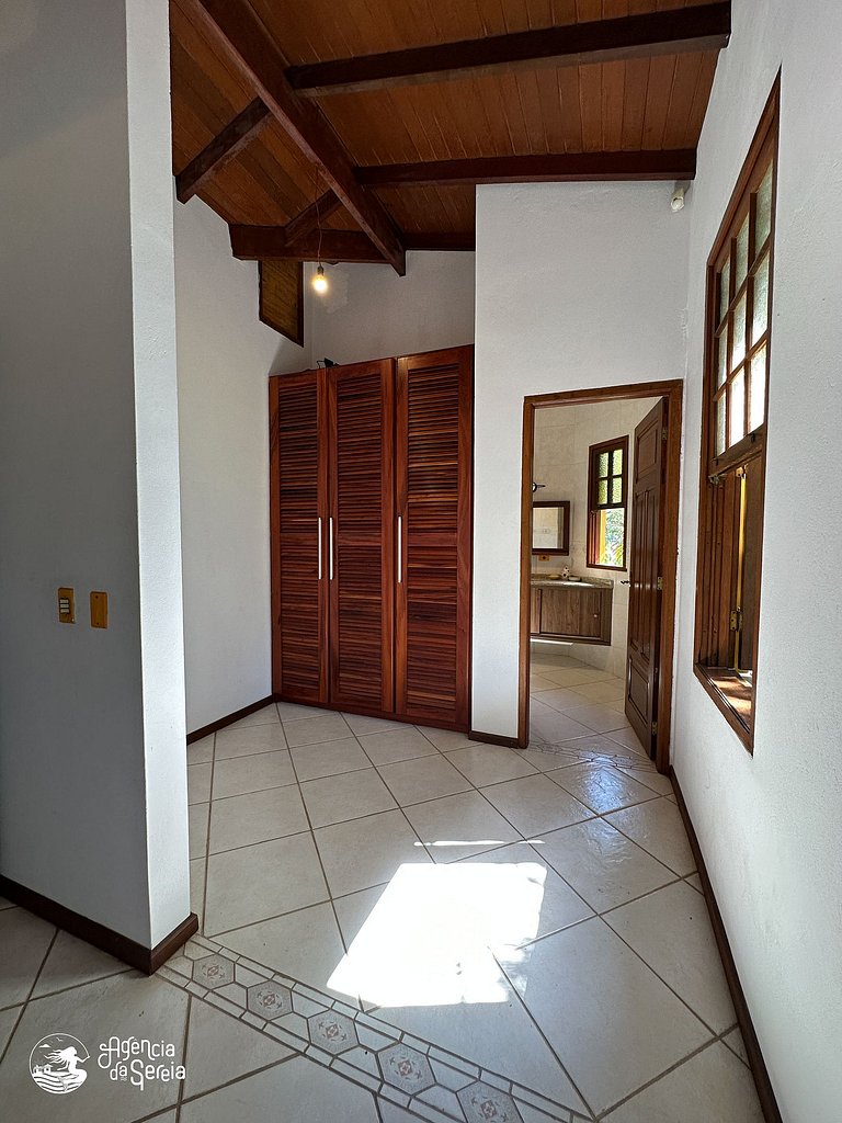 Casa com quintal e churrasqueira, perto Perequê
