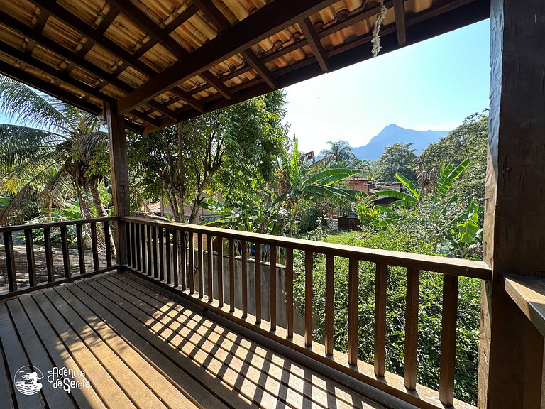 Casa com quintal e churrasqueira, perto Perequê