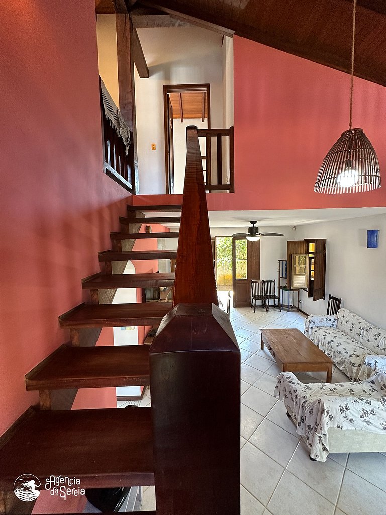 Casa com quintal e churrasqueira, perto Perequê