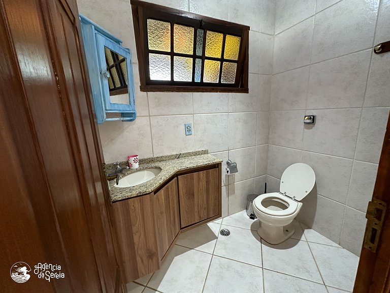 Casa com quintal e churrasqueira, perto Perequê
