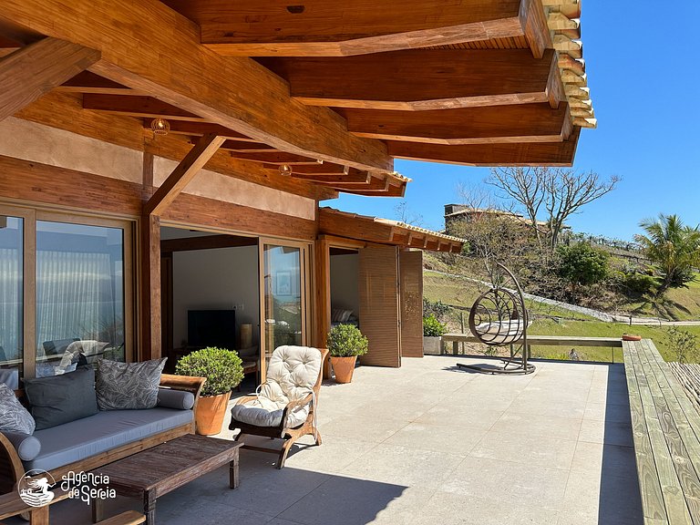 Casa com vista e piscina infinita, 450m do mar