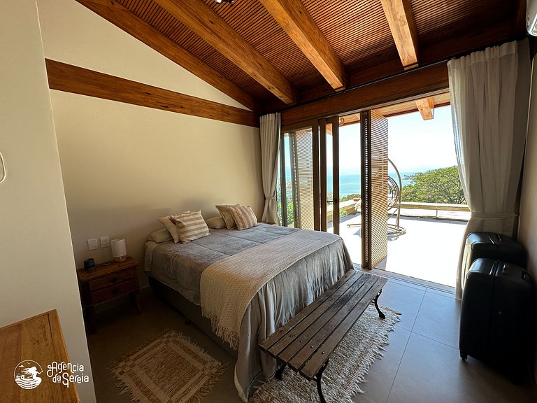 Casa com vista e piscina infinita, 450m do mar