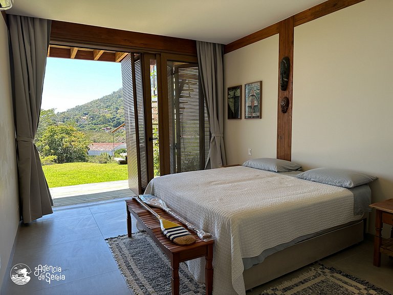 Casa com vista e piscina infinita, 450m do mar