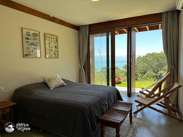 Casa com vista e piscina infinita, 450m do mar