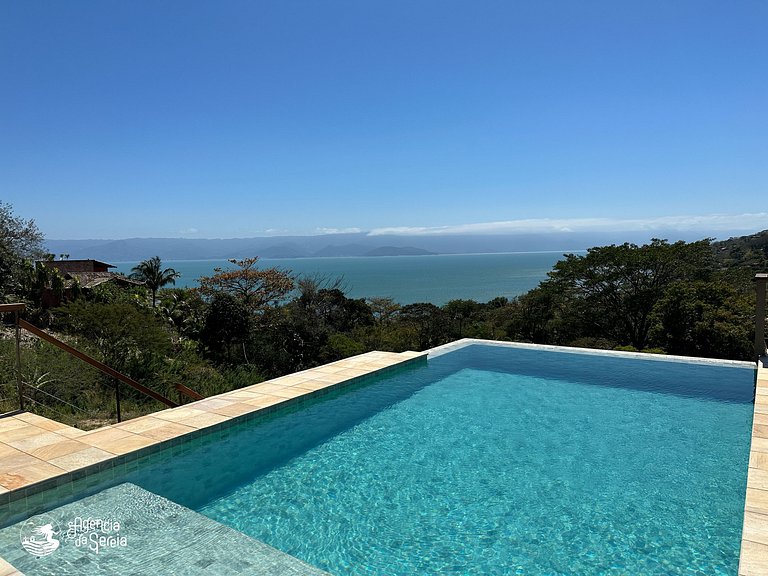 Casa com vista e piscina infinita, 450m do mar