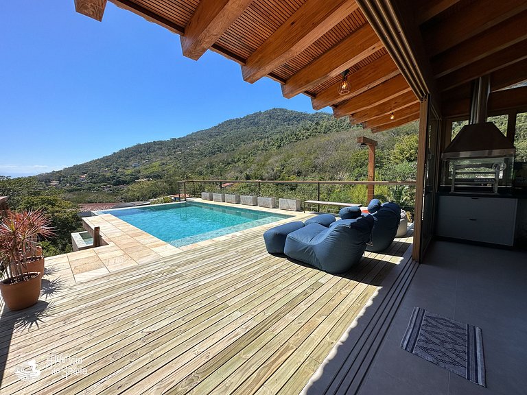 Casa com vista e piscina infinita, 450m do mar