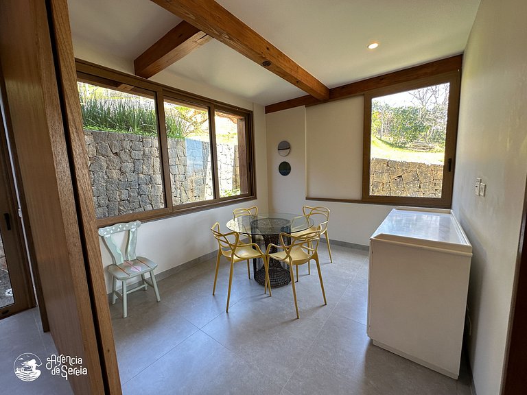 Casa com vista e piscina infinita, 450m do mar