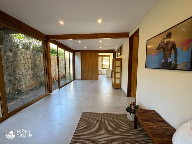 Casa com vista e piscina infinita, 450m do mar
