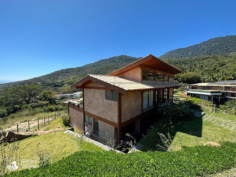 Casa com vista e piscina infinita, 450m do mar