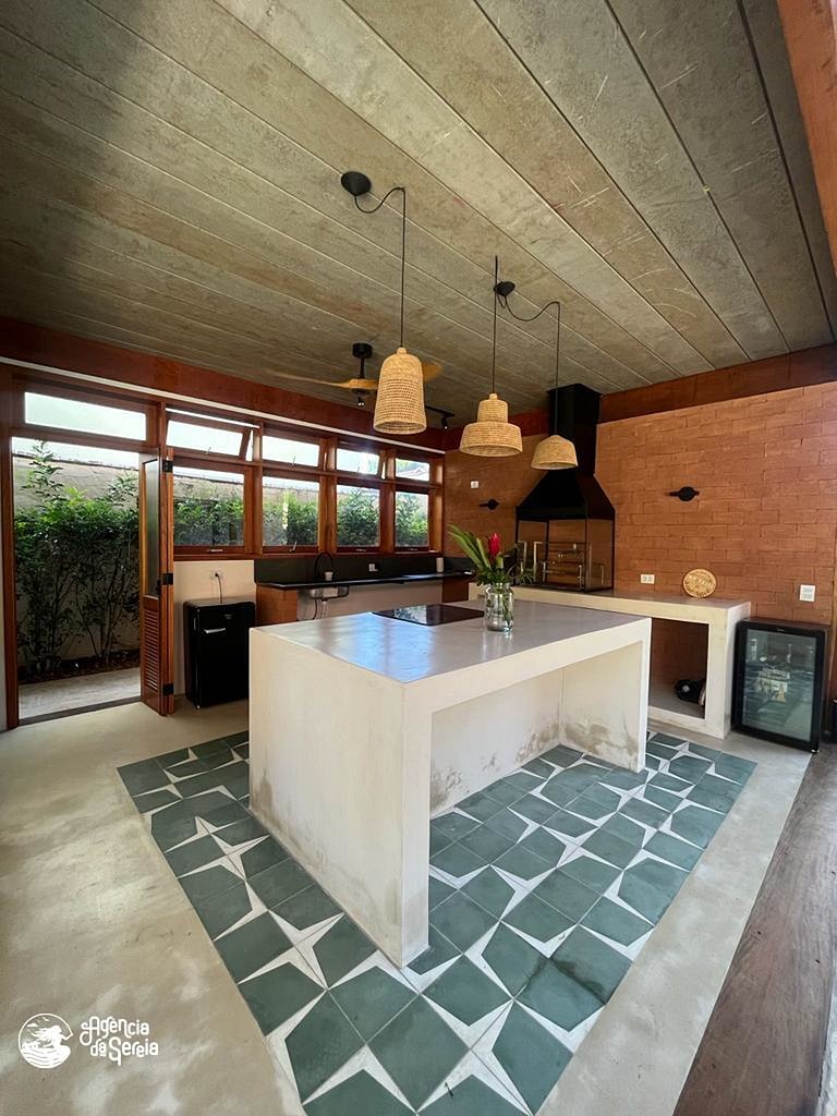 Casa c/ hidro em Ilhabela a poucos metros da praia