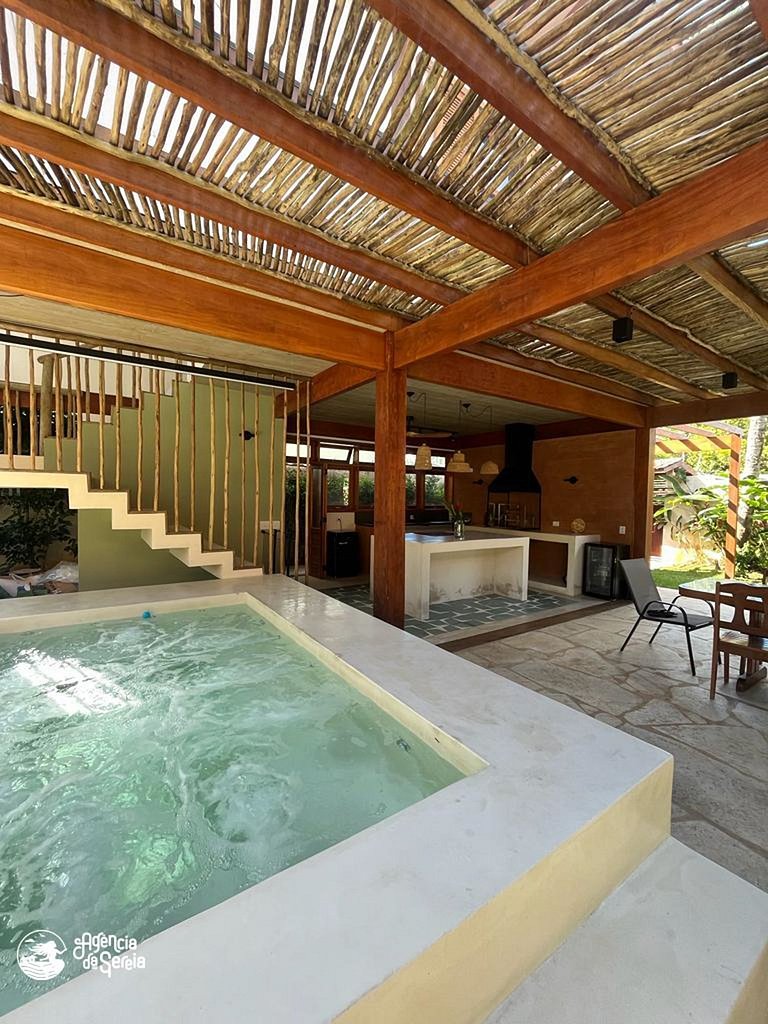 Casa c/ hidro em Ilhabela a poucos metros da praia