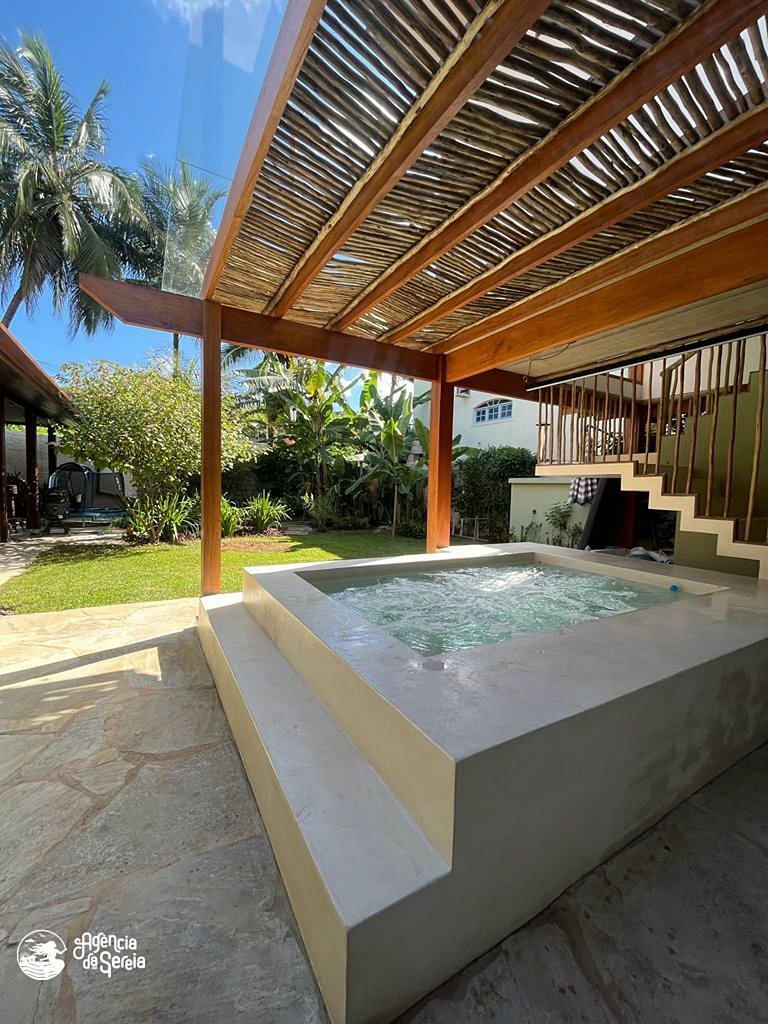 Casa c/ hidro em Ilhabela a poucos metros da praia