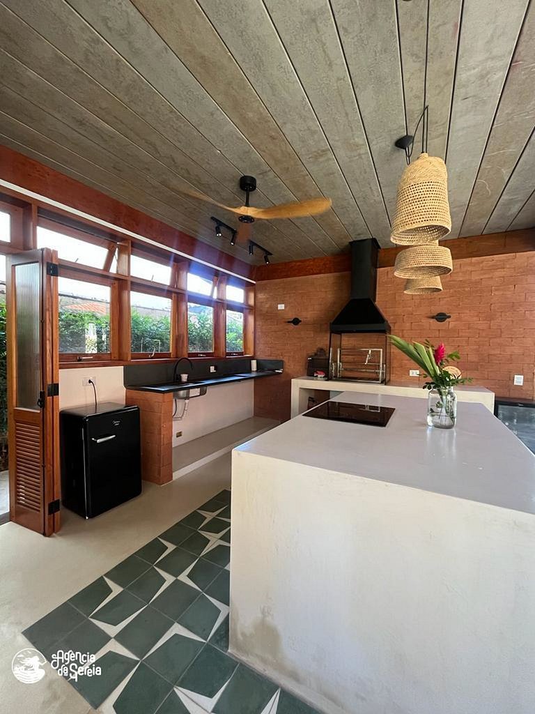 Casa c/ hidro em Ilhabela a poucos metros da praia